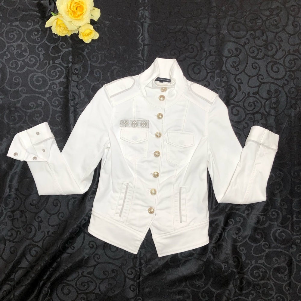 ⭐️NEW⭐️White House Black Market (WHBM) White Denim Jacket - Picture 6 of 15